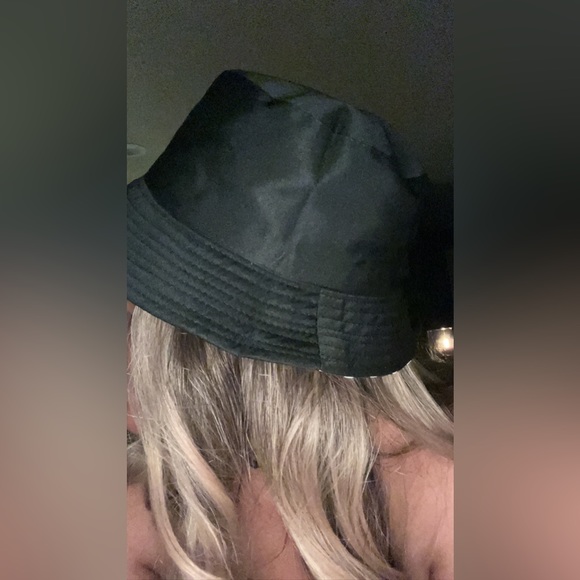 🤍Checker bucket hat🖤 - Picture 3 of 3